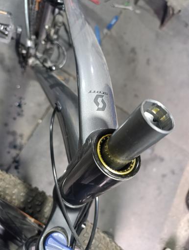 عکس تعميرات دوچرخه اميد 