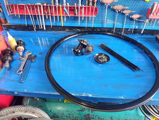 عکس تعميرات دوچرخه اميد 