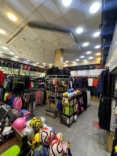 عکس فروشگاه ورزشی رویال