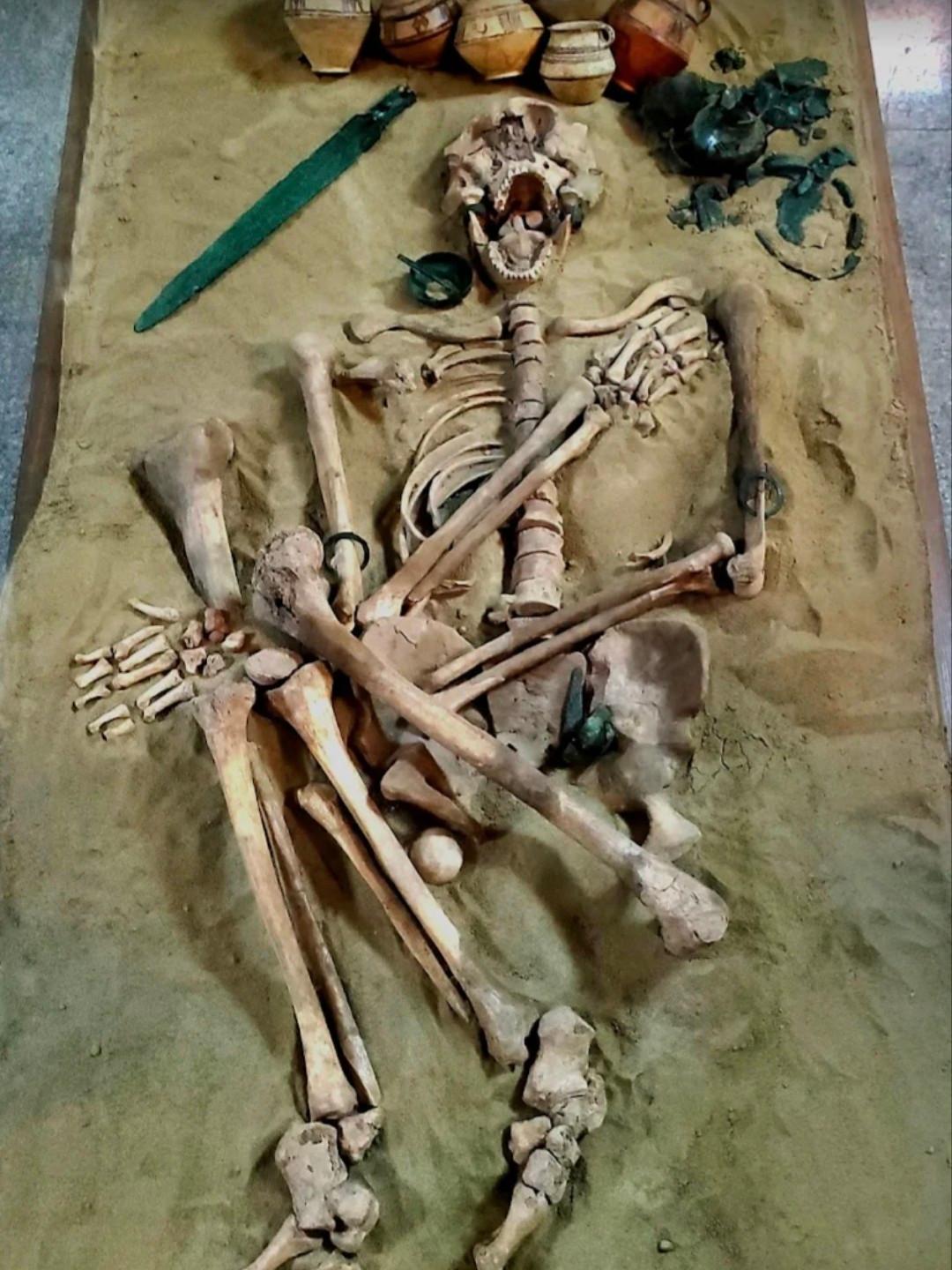 عکس موزه باستان شناسی همدان