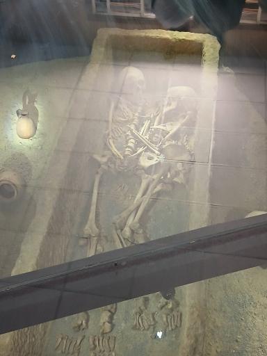 عکس موزه باستان شناسی همدان