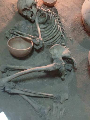 عکس موزه باستان شناسی همدان