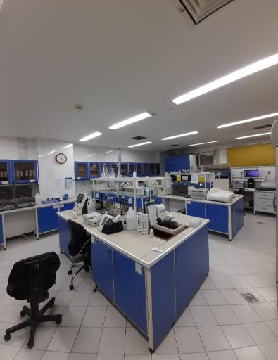 عکس آزمایشگاه بیمارستان منتصریه 