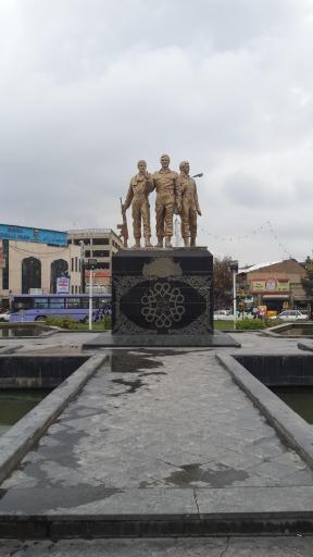 تندیس یادمان برادران شهید مهدی و حمید باکری و شهید امینی