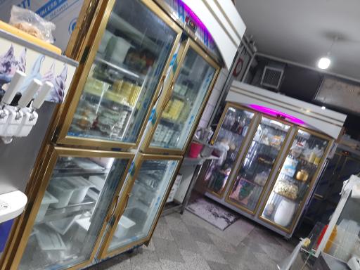 عکس بستنی سرای ولی عصر