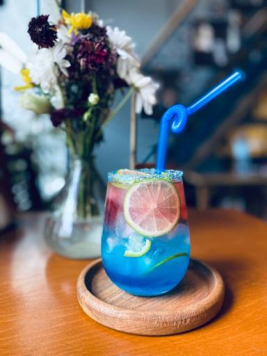 عکس کافه کتاب امید 