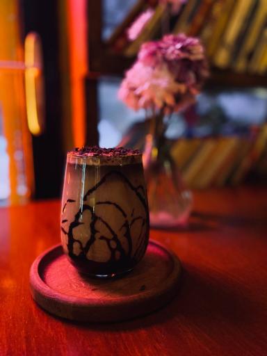 کافه کتاب امید 