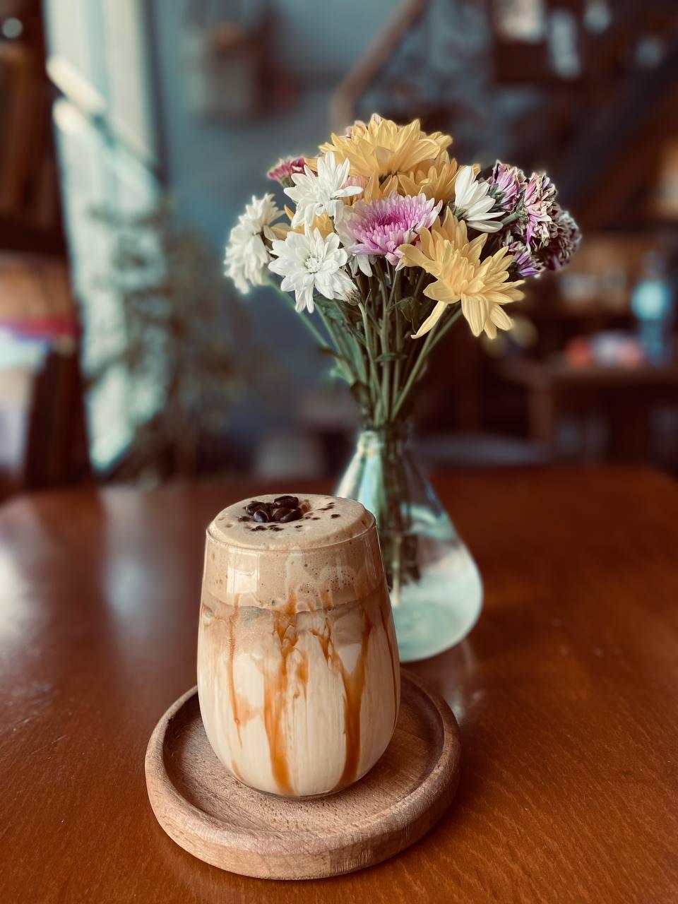 عکس کافه کتاب امید 