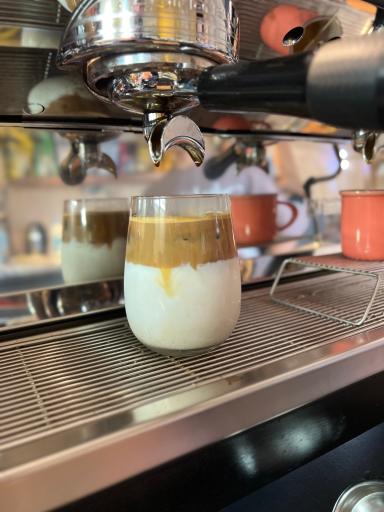 عکس کافه کتاب امید 