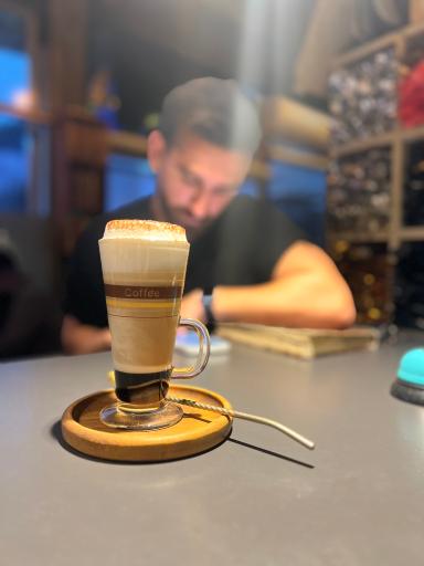 کافه کتاب امید 