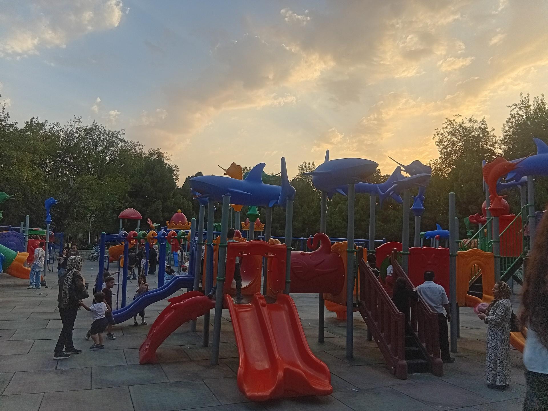 عکس زمین باری کودکان