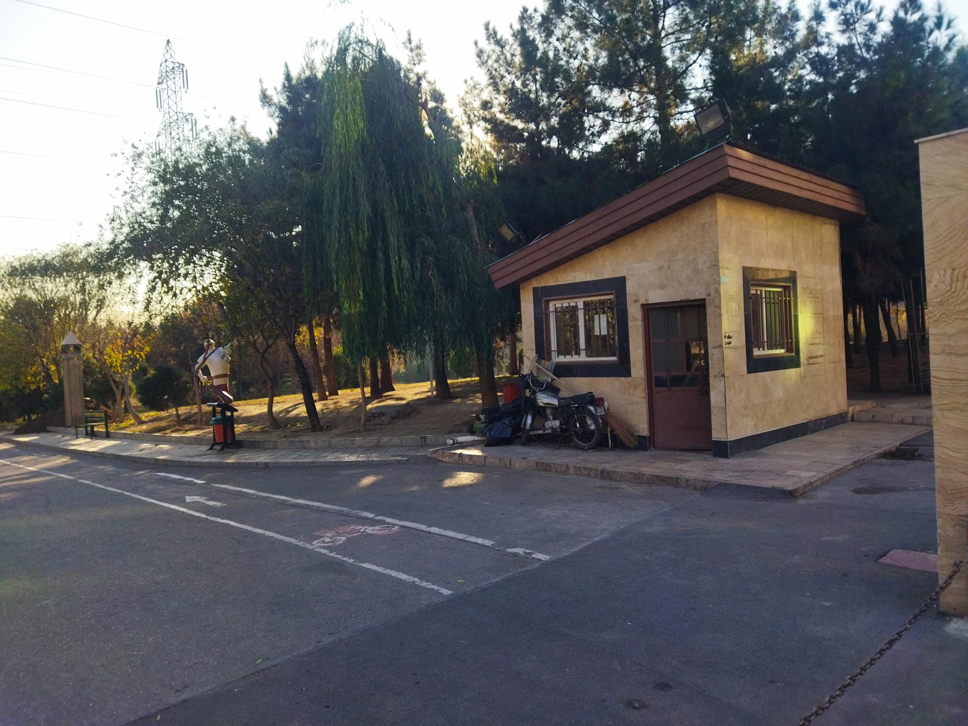 عکس نگهبانی بوستان پهلوانان