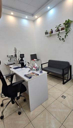 عکس مرکز اپتومتری و عینک وینا