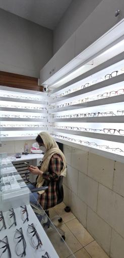 عکس مرکز اپتومتری و عینک وینا