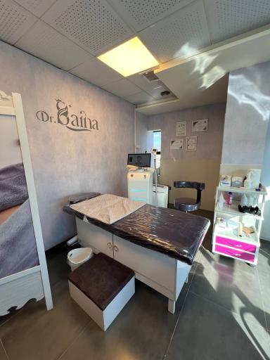 عکس کلینیک زیبایی و لیزر دکتر ساینا