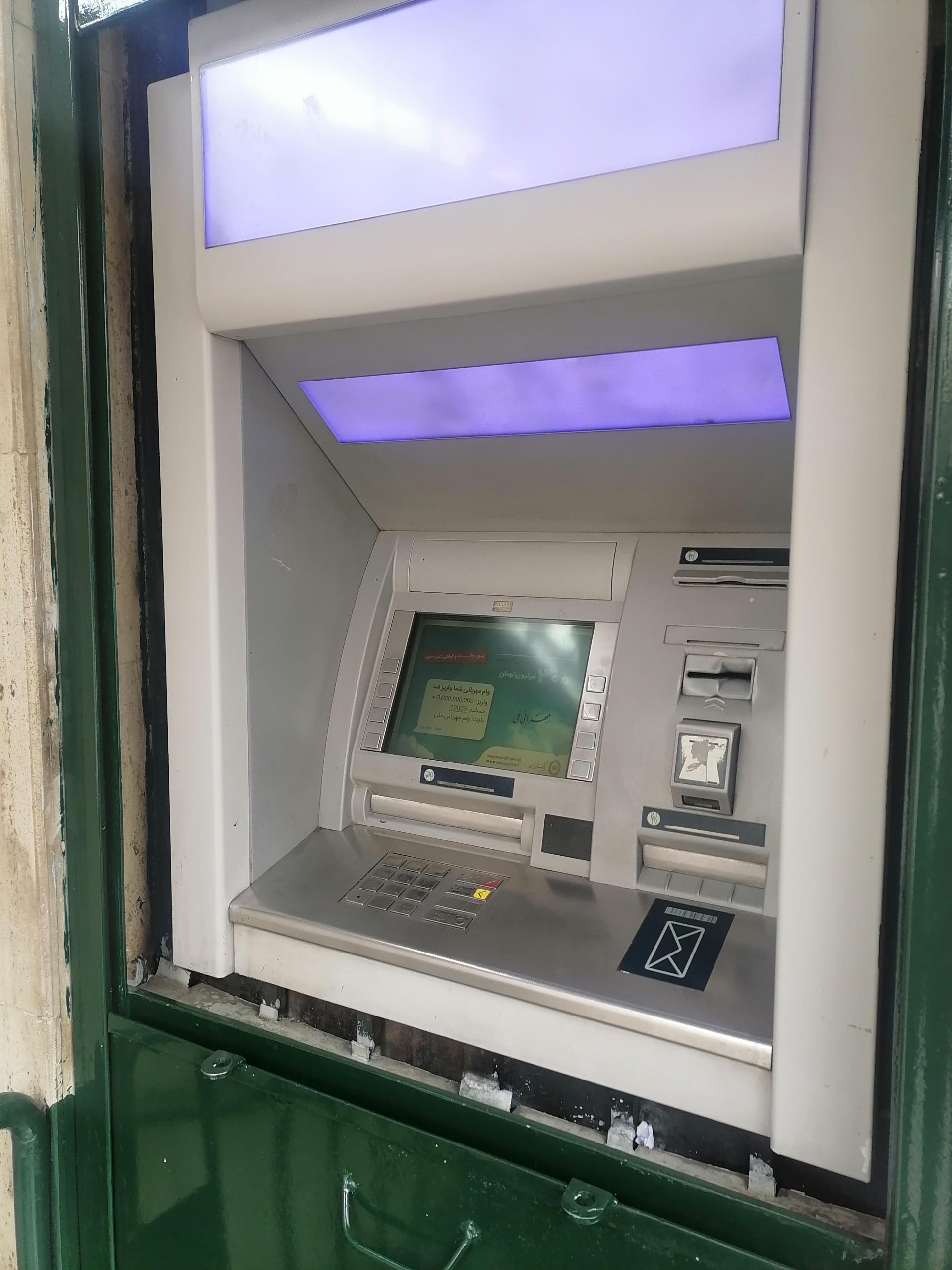عکس خودپرداز بانک ملی 
