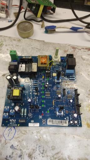 عکس خدمات فنی و مهندسی الکترونیک گرند