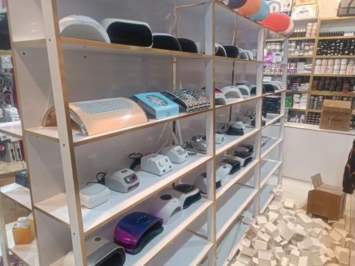 عکس فروشگاه محصولات ناخن بنیامین