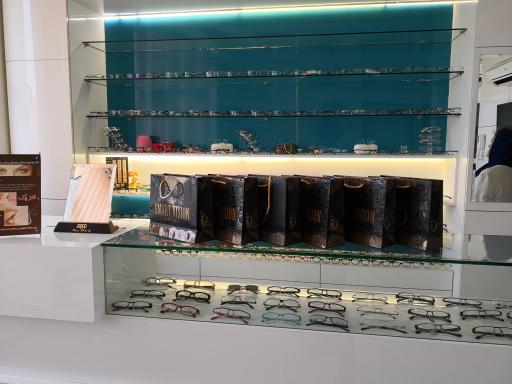 عکس بینایی سنجی و عینک صیاد اپتیک