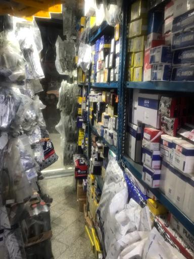 عکس فروشگاه لوازم یدکی ایرانخودرو و سایپا یگانه یدک