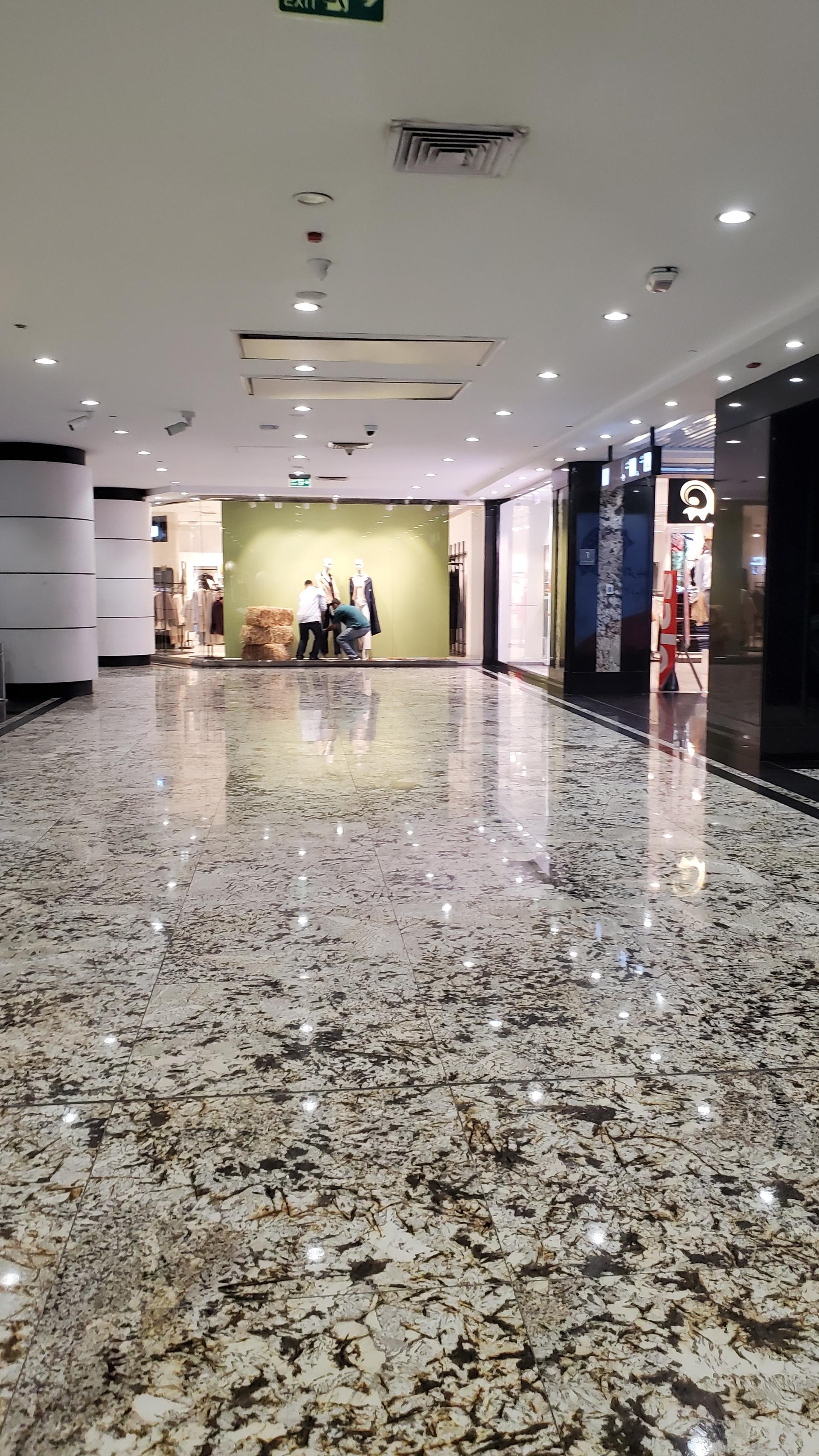 عکس مرکز خرید اپال