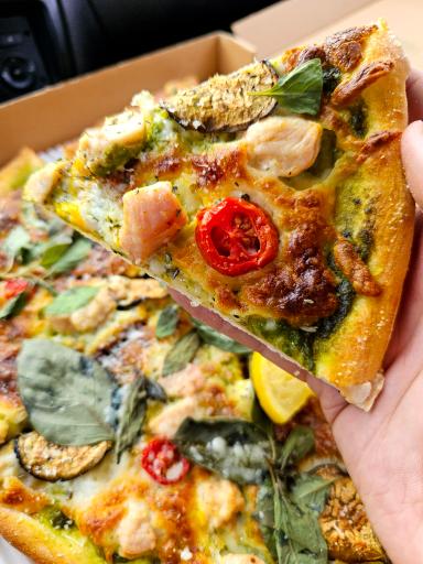 عکس پیتزا ماه کامل