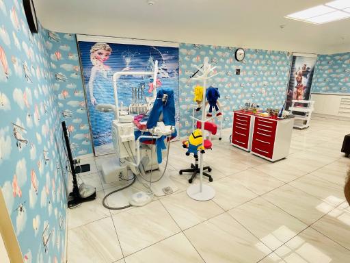 عکس کلینیک تخصصی دندانپزشکی رویش