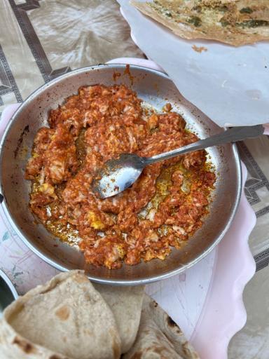 عکس سفره خانه سنتی فطیر لاری