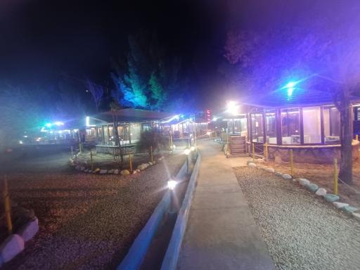 عکس باغ رستوران آب و تاب