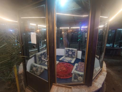 عکس باغ رستوران آب و تاب