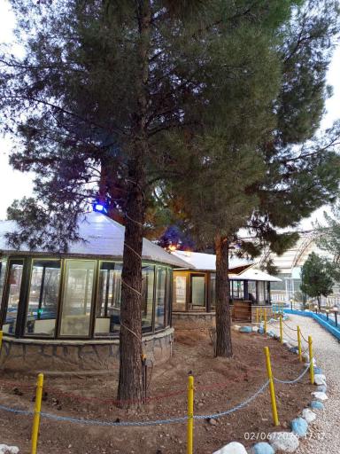 عکس باغ رستوران آب و تاب