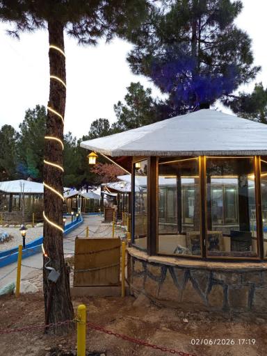 عکس باغ رستوران آب و تاب