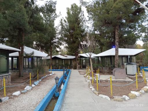 عکس باغ رستوران آب و تاب