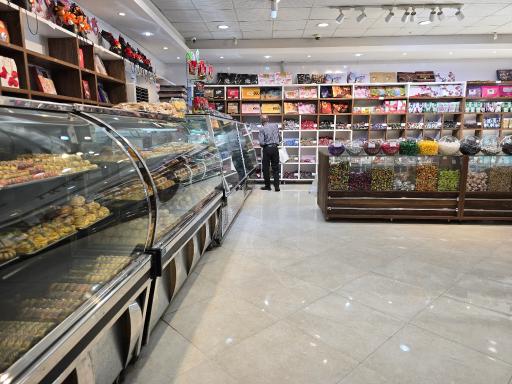 عکس شیرینی فروشی شیرین کام