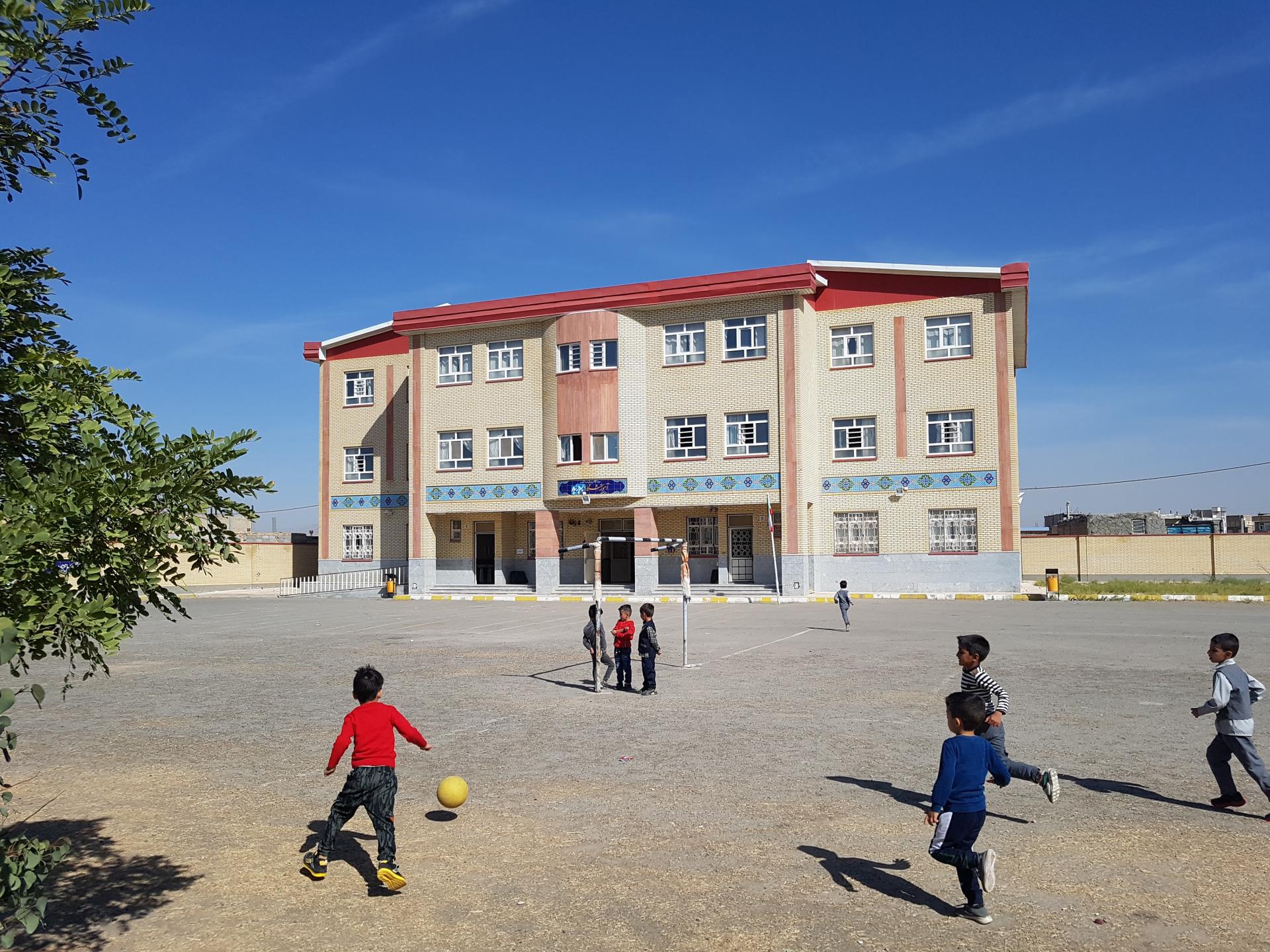 عکس دبستان پسرانه نیواد