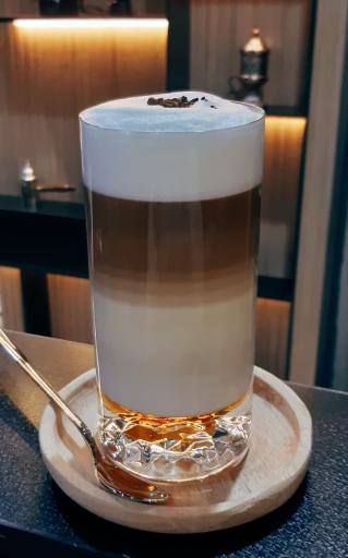 عکس کافی شاپ حیات