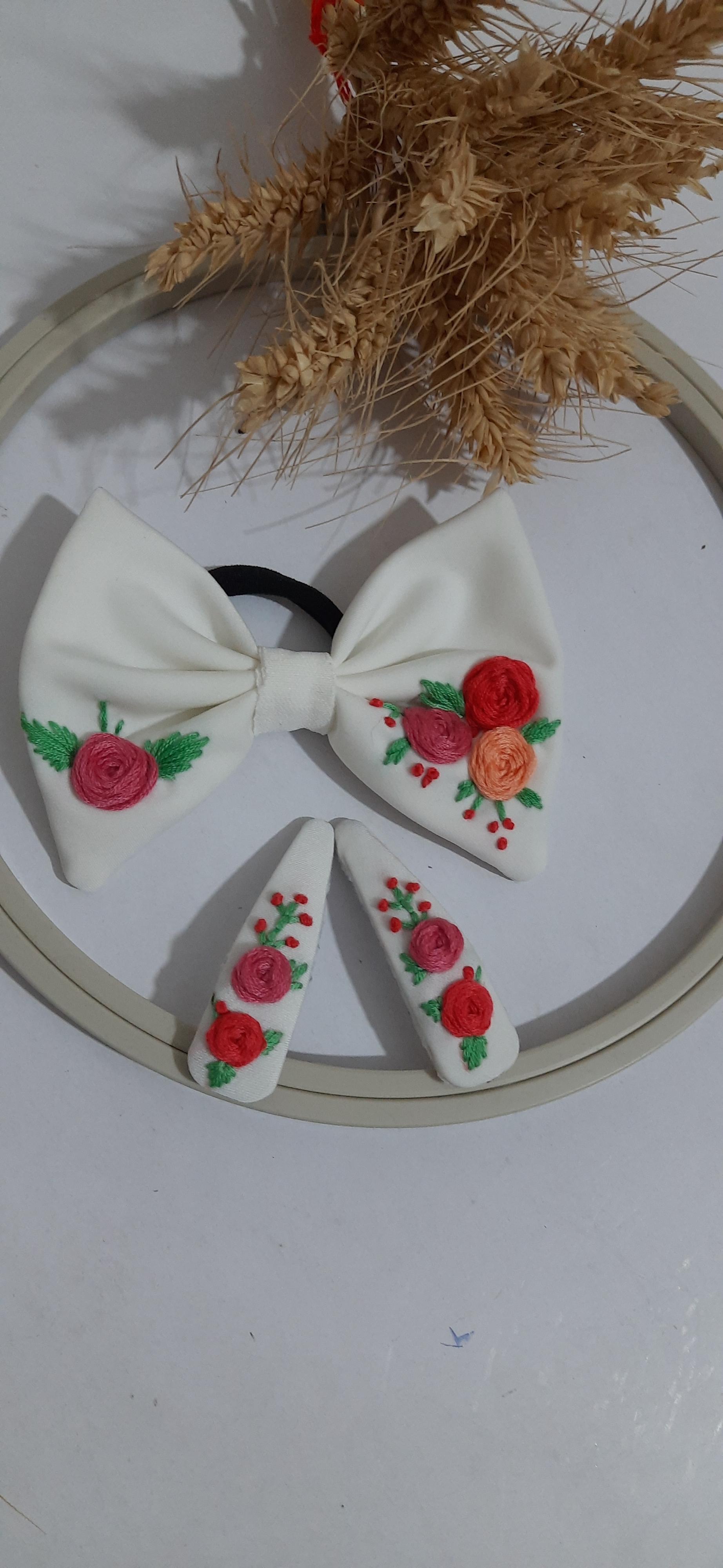 عکس گلدوزی تک شاخ