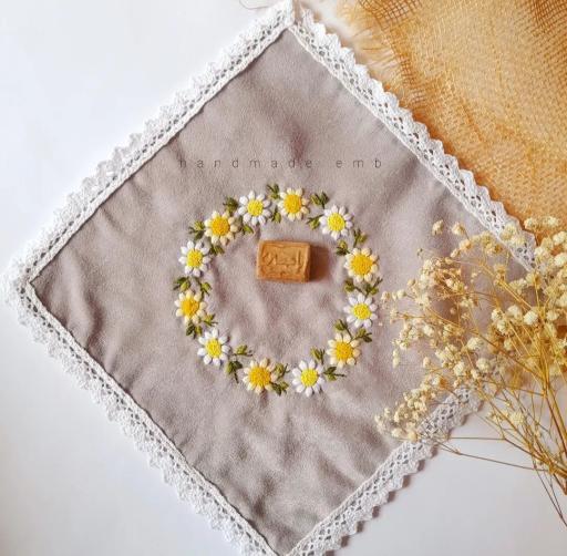 عکس گلدوزی تک شاخ