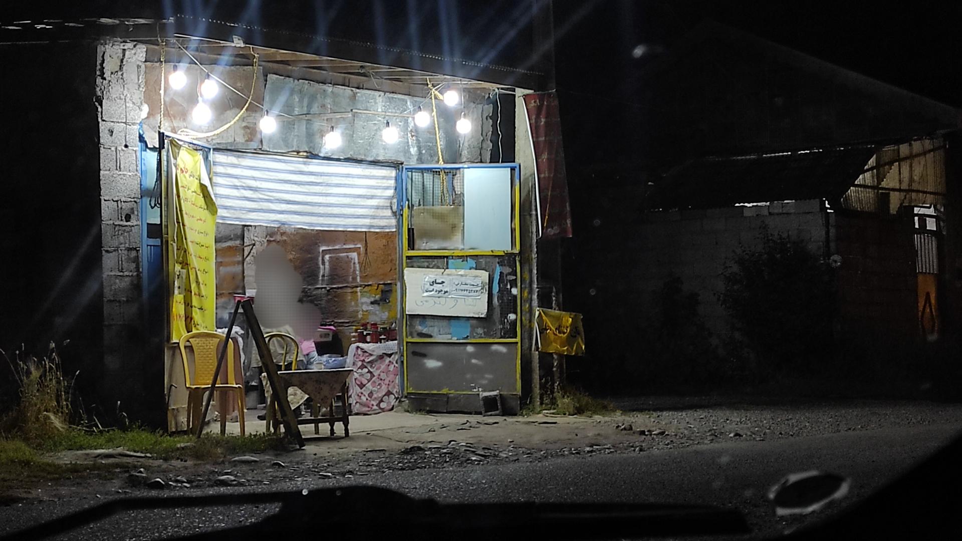 عکس نان محلی و کشتا خانم بزرگ