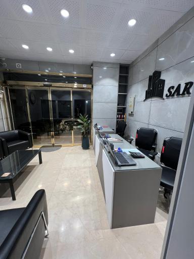 عکس مشاور املاک سرو