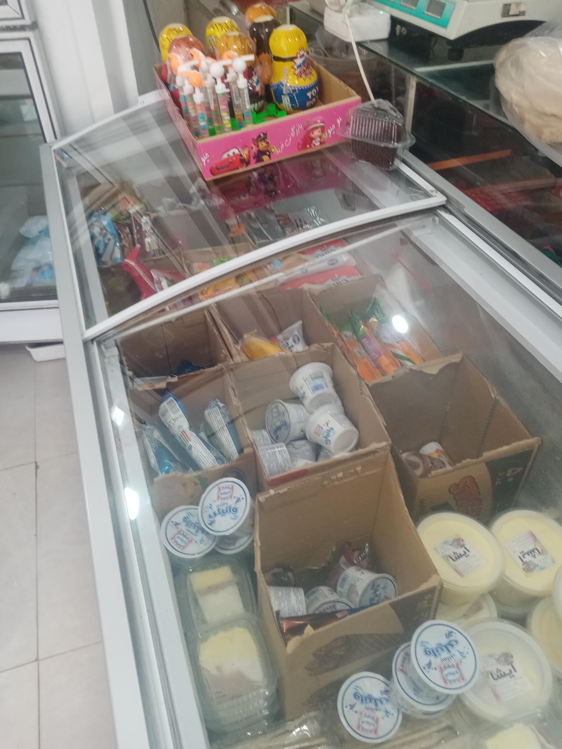 عکس لبنیات تاج 