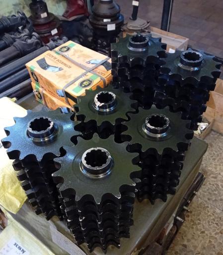 عکس فروشگاه لوازم یدکی تراکتور و روتیواتور فرزین