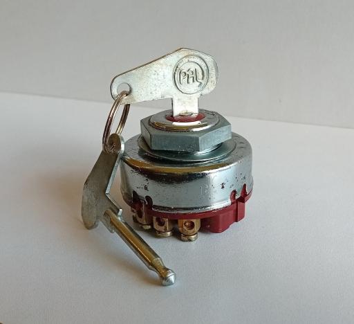 عکس فروشگاه لوازم یدکی تراکتور و روتیواتور فرزین