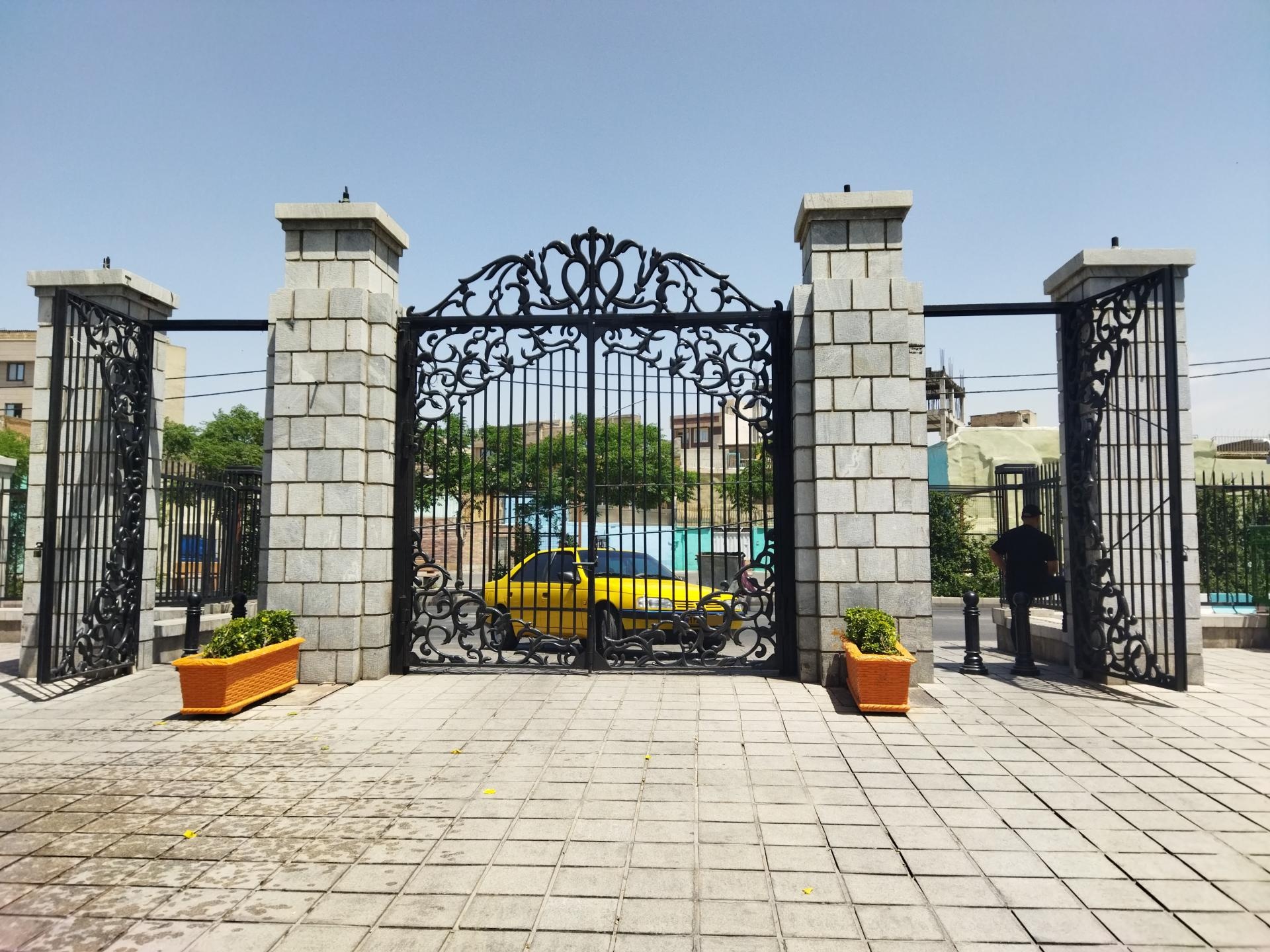 عکس درب ورودی بوستان زندگی(ضلع بهاران)