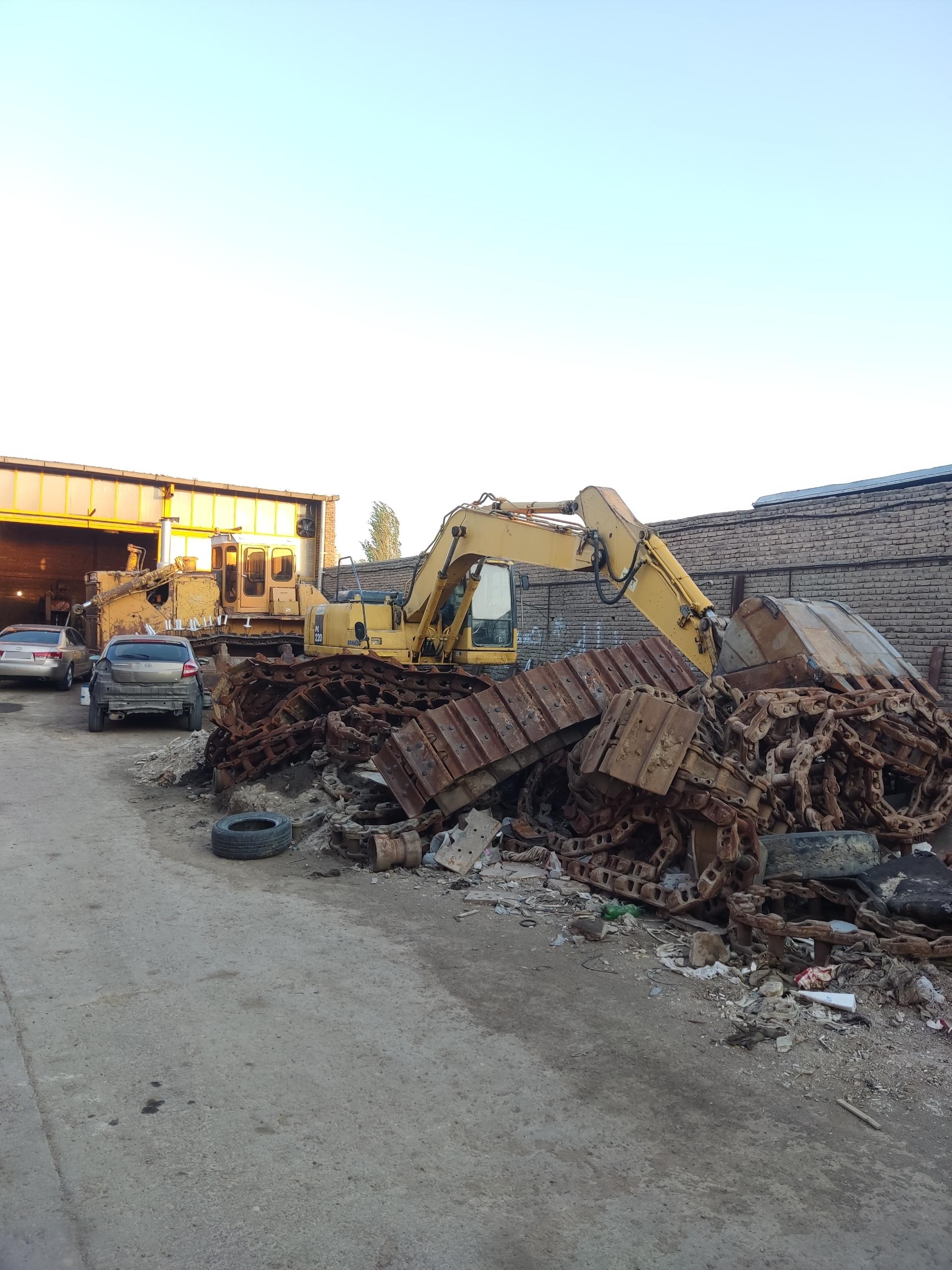 عکس آهنگری ماشین آلات راه سازی جنرال کوماتسو 