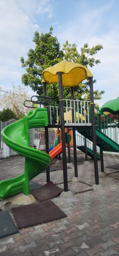 عکس زمین بازی