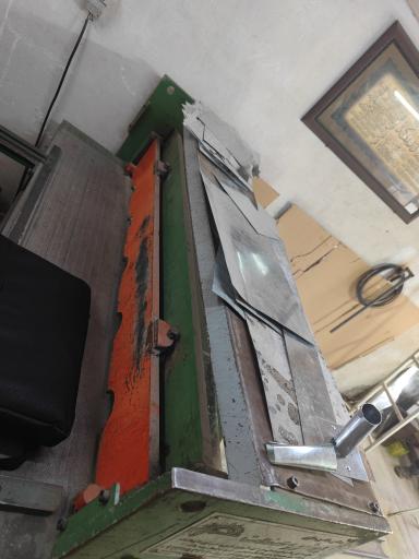 عکس کارگاه حلبی سازی علی حسینی 