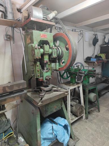 عکس کارگاه حلبی سازی علی حسینی 