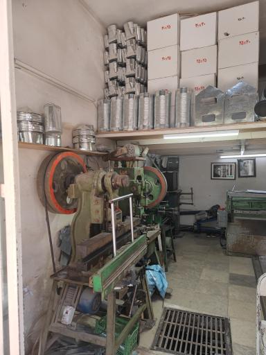 عکس کارگاه حلبی سازی علی حسینی 