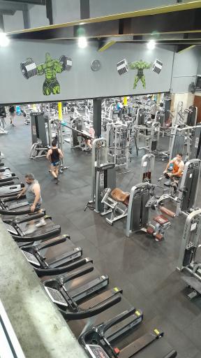 باشگاه بدنسازی و استخر تهرانسر(T. S. C)